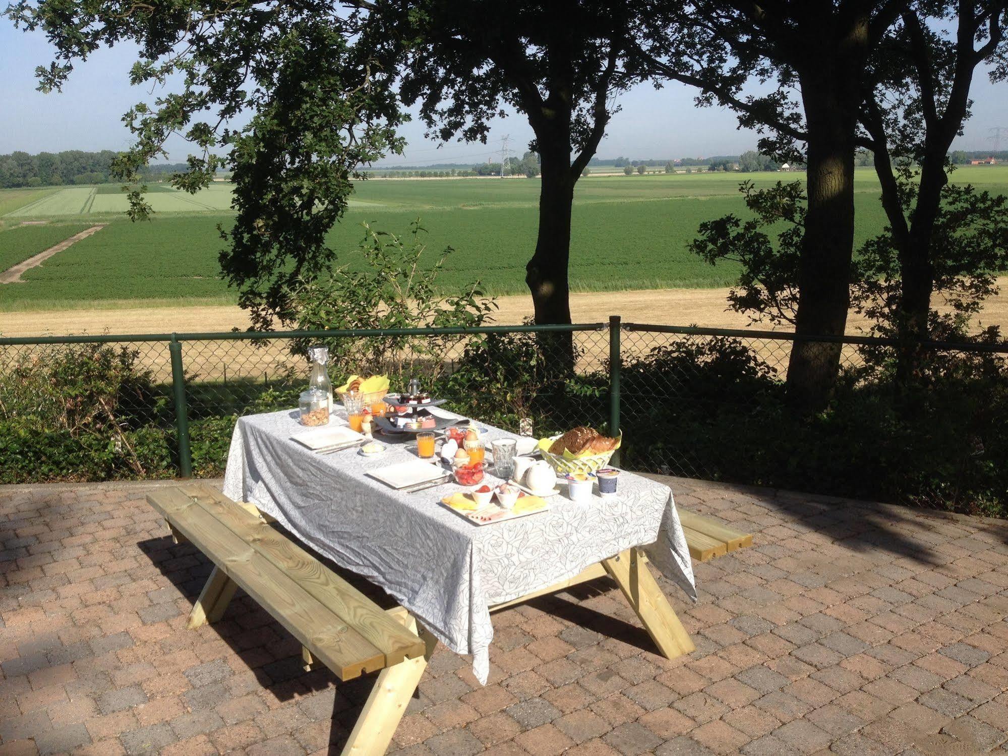 B&B Op De Brabantse Wal Halsteren Dış mekan fotoğraf